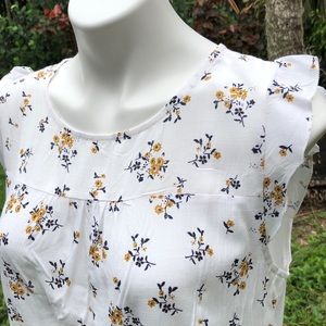 🌱 EMBER | Floral Flutter Sleeve Lightweight Top | L